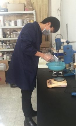 Pwyswch y gydran diazo yn gywir